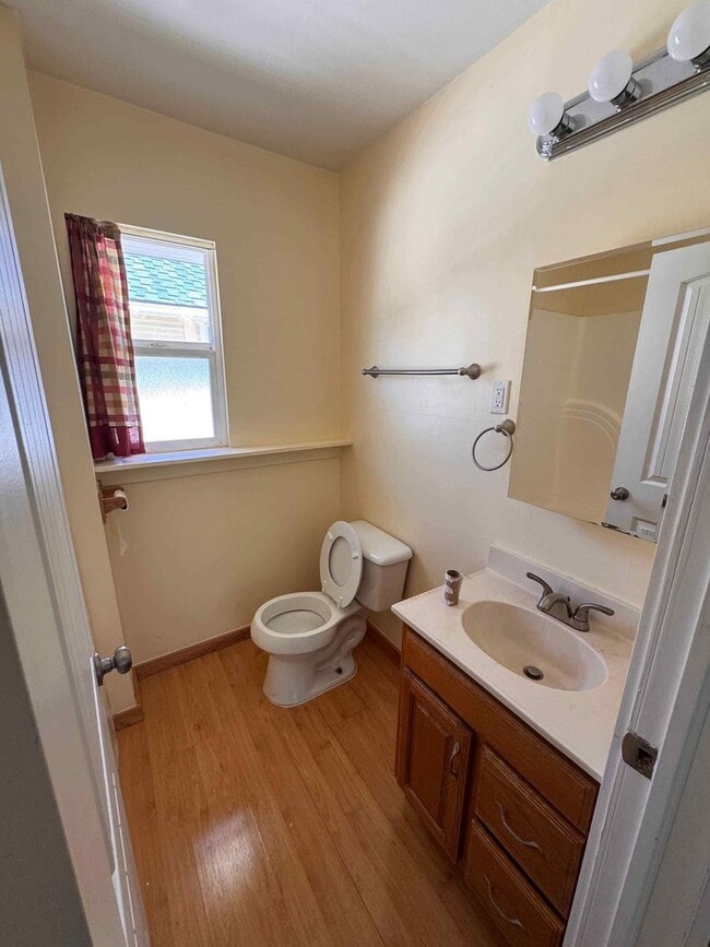 Building Photo - Bremerton Two Bedroom House for rent! Fully Fenced Yard, Available 06/10!