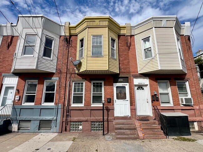 Primary Photo - Spacious 3-Bedroom Townhome in Port Richmo...