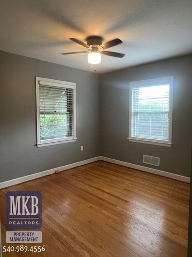 Building Photo - 2-Possibly 3 Bedroom completly remodeled h...