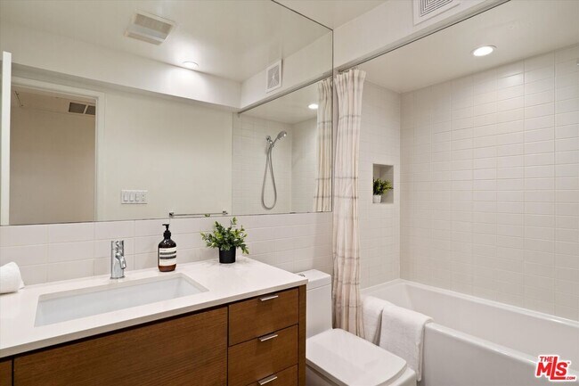 Building Photo - 850 Kings Rd