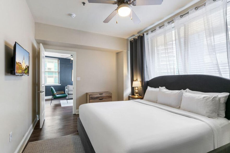 Building Photo - 925 Common St