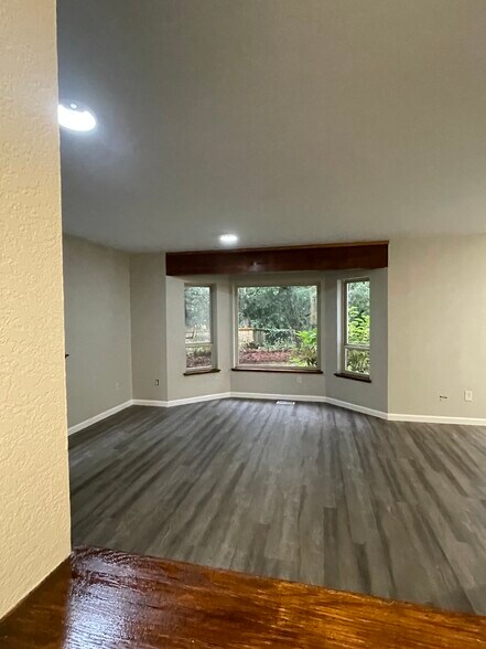 Building Photo - 14210 Beverly Park Rd