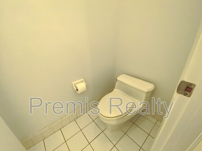 Building Photo - 642 Weathersfield Dr