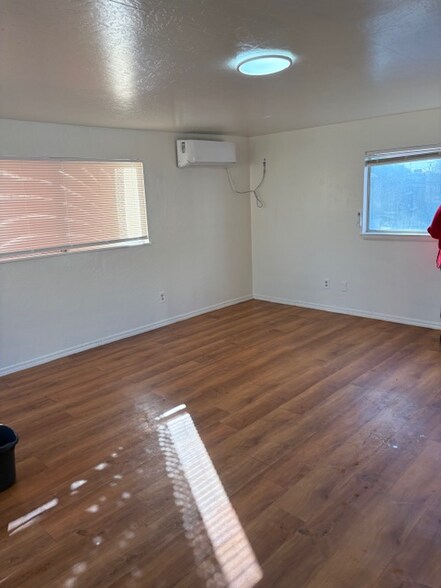 Building Photo - 720 Olive Ave