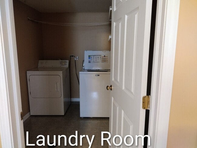 Building Photo - 267 Silverado St