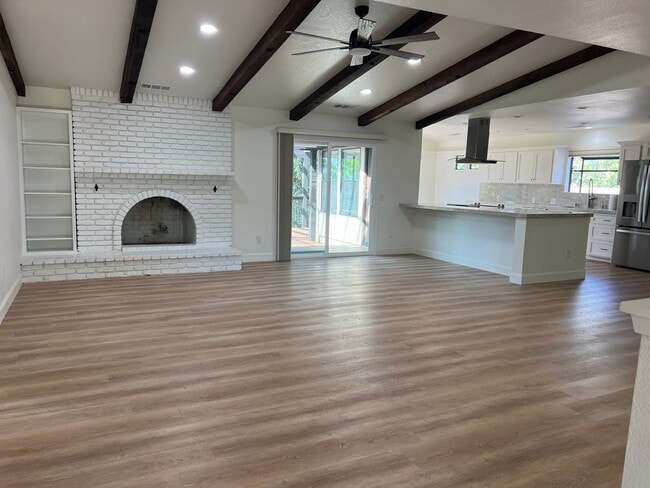 Building Photo - Beautiful Updated West Redding Home!