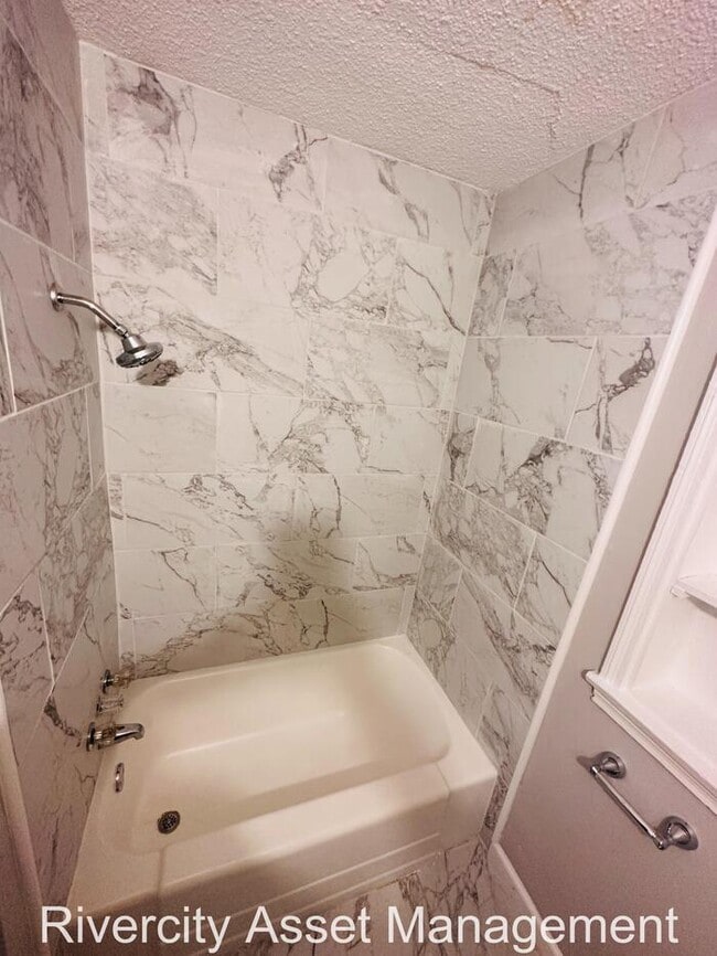Building Photo - Gorgeous Berclair Home!!!!!! Section 8 Wel...