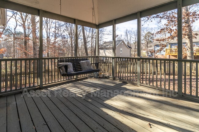 Building Photo - 1405 Wenlock Rd