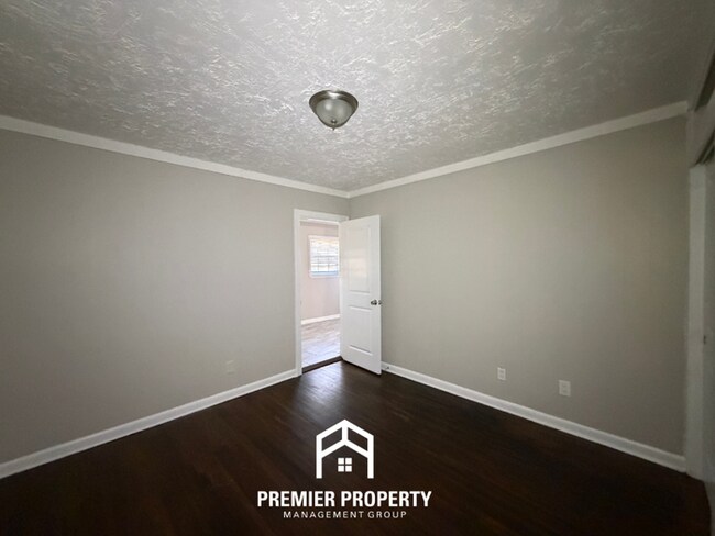 Building Photo - Spacious 3BR Memphis Home w/ Hardwood Floors, Open Kitchen & Fenced Yard