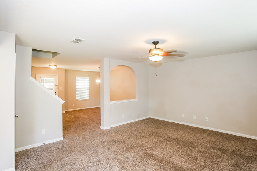 Building Photo - 8817 Oak Dr