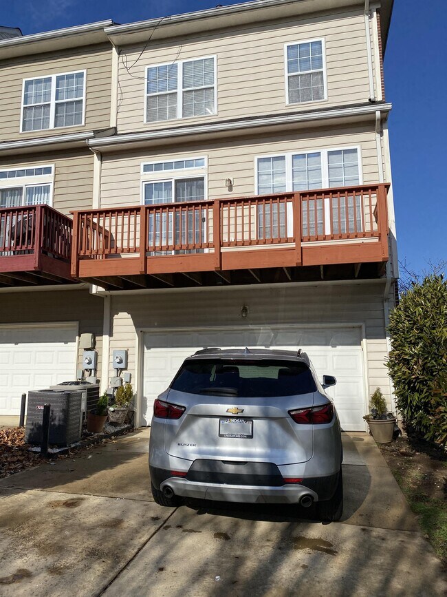 Building Photo - 13851 Palisades St
