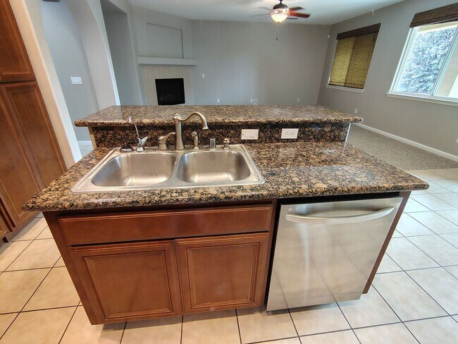 Building Photo - 880 Raccoon Valley Dr