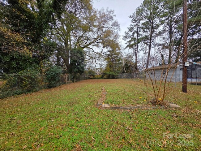 Building Photo - 222 W McCubbins St