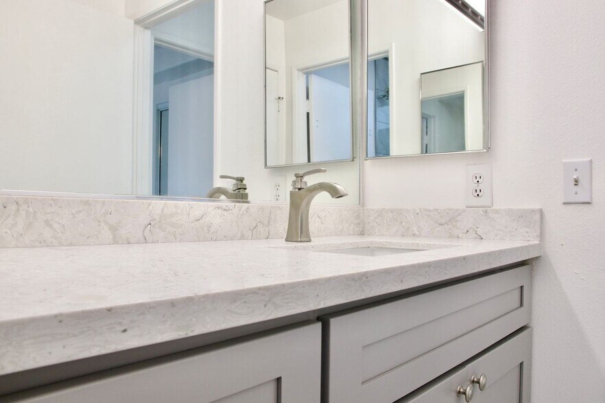 Building Photo - 73969 Olive Ct