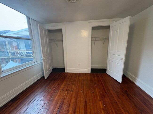 Building Photo - Spacious 2nd Floor 1 Bedroom Downtown-York City SD