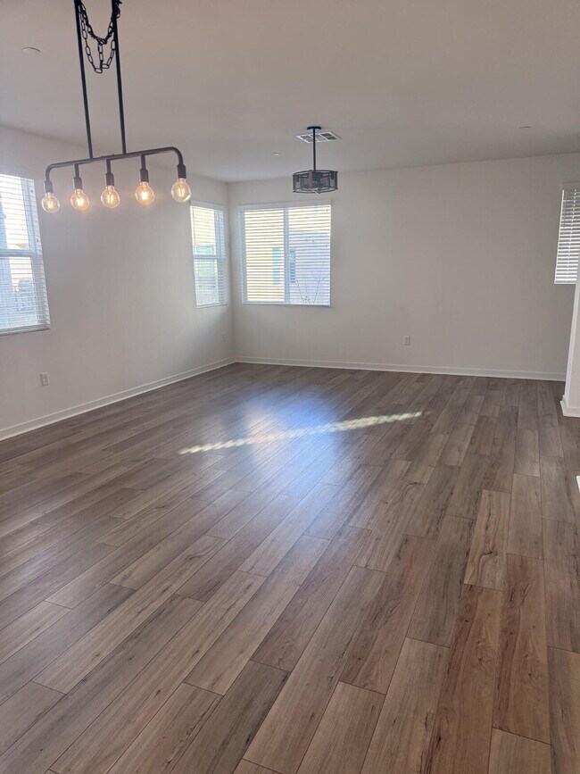 Building Photo - $4,500 - 4 Bed / 3.5 Bath Townhome in La Brisa Community of San Ysidro