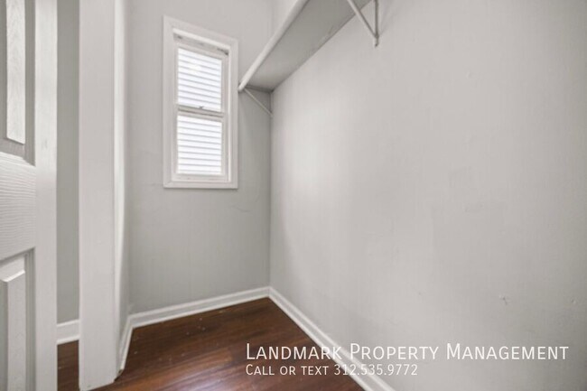 Building Photo - 2947 N Avers Ave