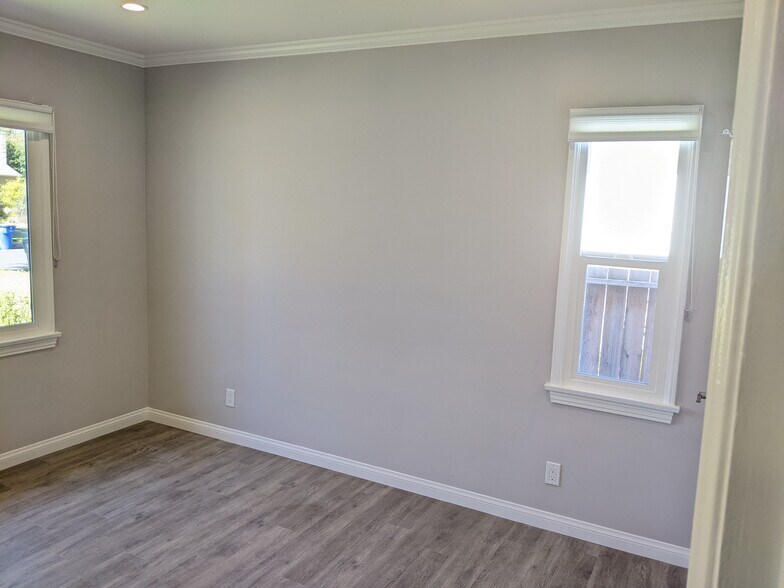 Building Photo - 5636 Cedros Ave