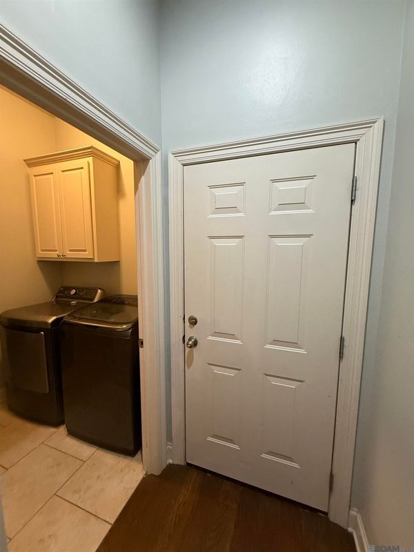 Building Photo - 8017 Seville Ct