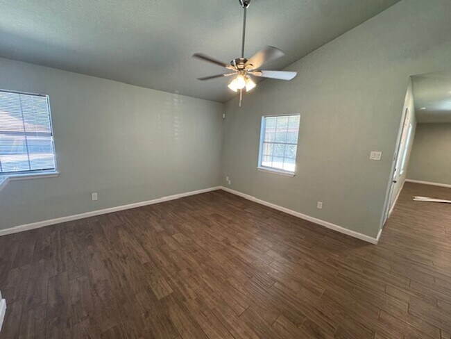 Building Photo - Nicely Remodeled Southside San Antonio Hom...