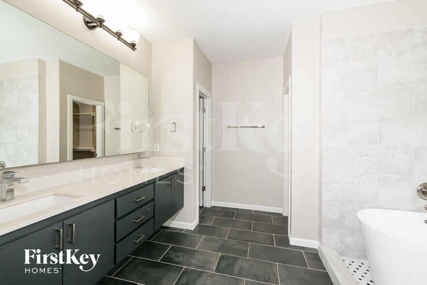 Building Photo - 15940 Aparados Wy