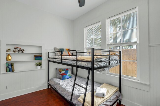 Building Photo - 569 Wright Ave