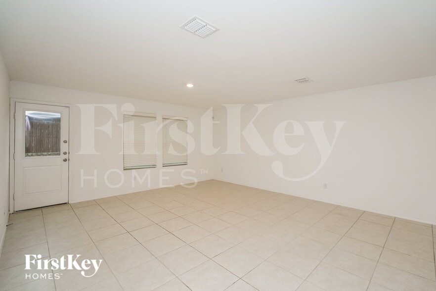 Building Photo - 14841 Firerock Rd