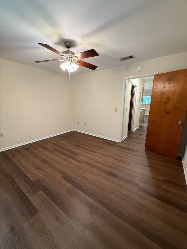 Building Photo - 1/1 in Rustic Springs!