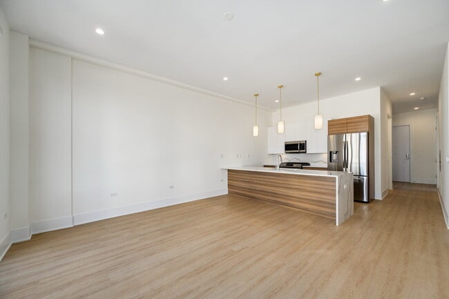 Building Photo - 159 W North Ave