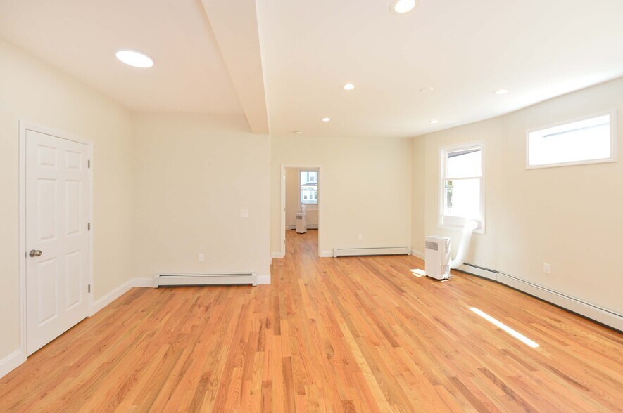 Building Photo - 309 Academy St
