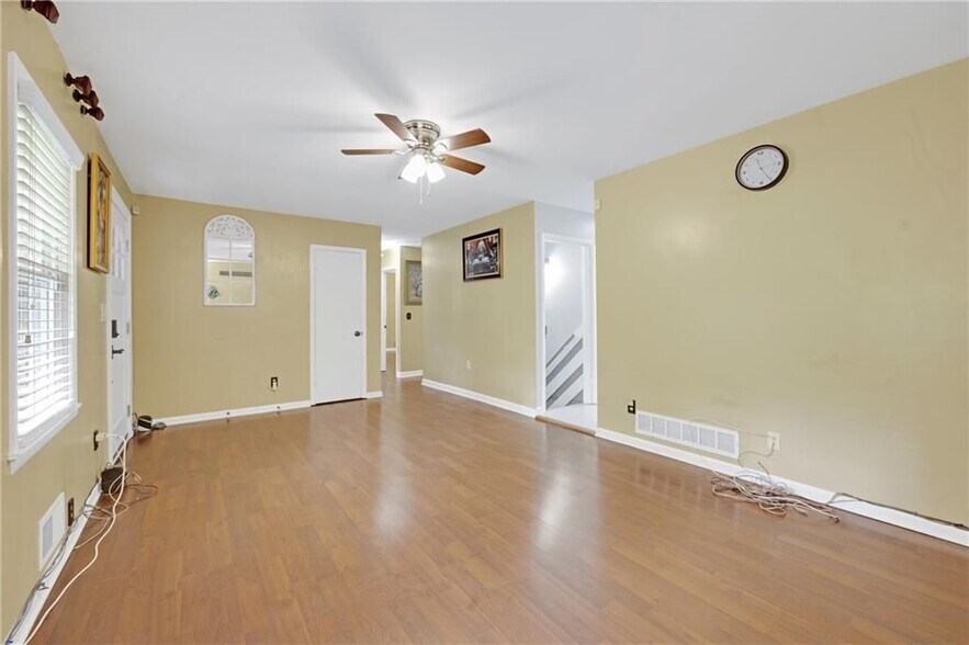 Building Photo - 3440 Oregon Trail SW
