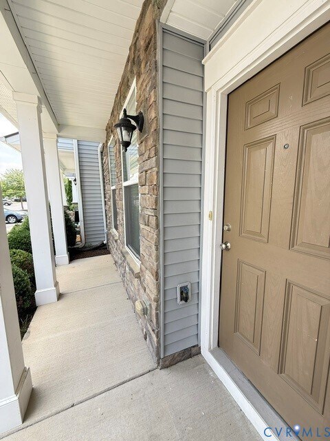 Building Photo - 8057 Ellendale Dr