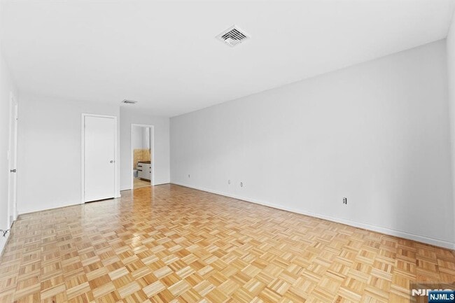 Building Photo - 314 palisade