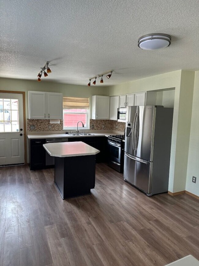 Building Photo - Beautiful House in Canyon Creek