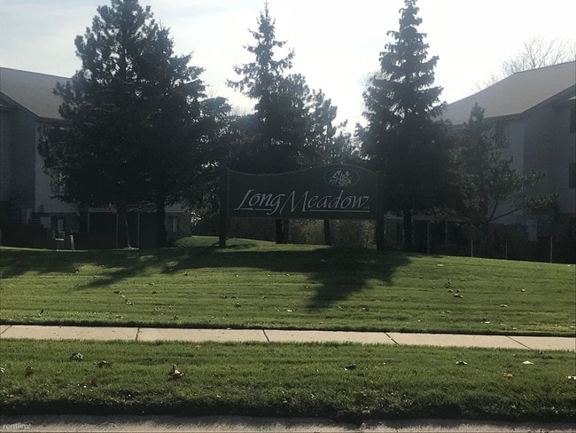 Building Photo - 2600 Woodmeadow Dr SE