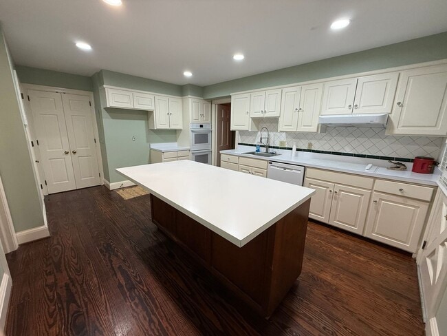 Building Photo - 1118 Laurel Ln NW