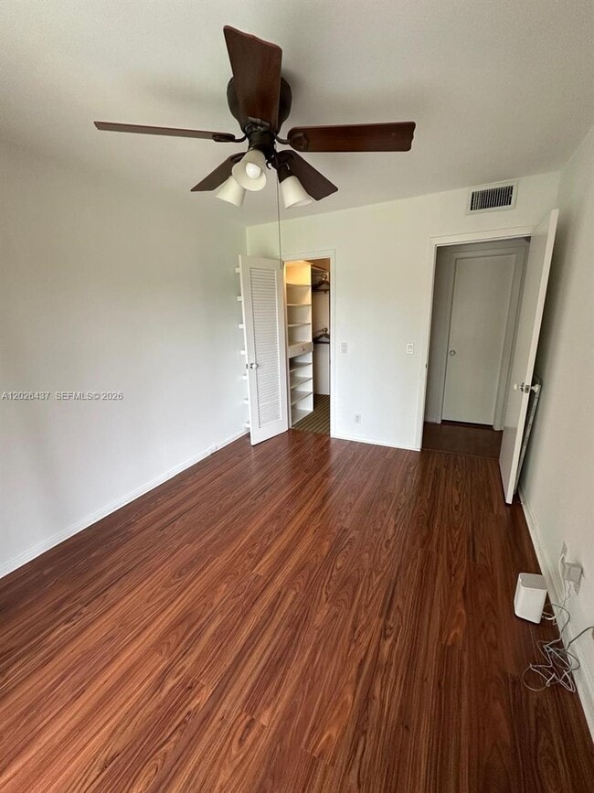 Building Photo - 449 Fanshaw K