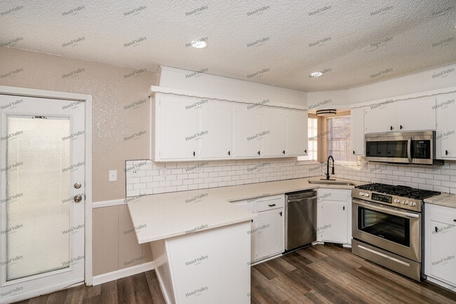 Building Photo - 2720 S 136th E Pl