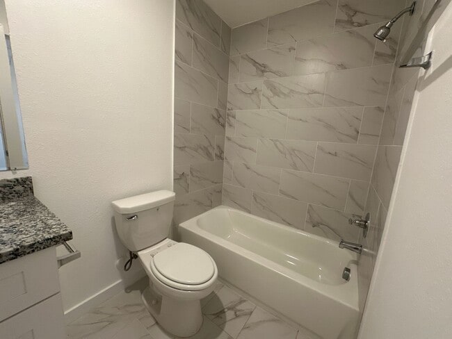 Building Photo - For Lease | 3 Bed, 2 Bath | 1,150 Sq Ft | ...