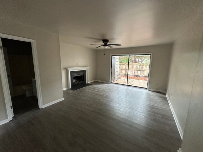 Building Photo - MUST SEE TOWNHOUSE!!!