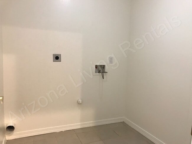 Building Photo - PERFECT CUL-DE-SAC HOME