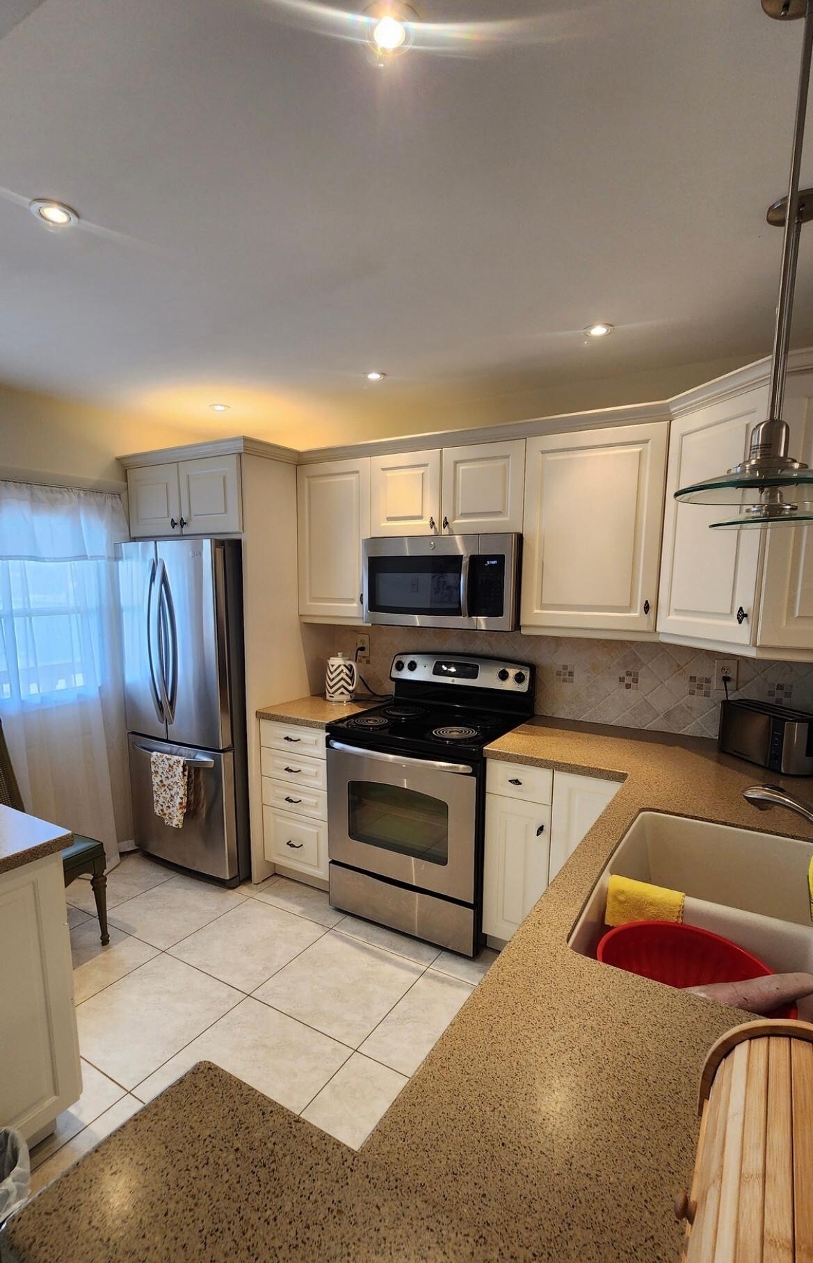 Kitchen with all appliances - 2097 S Ocean Dr