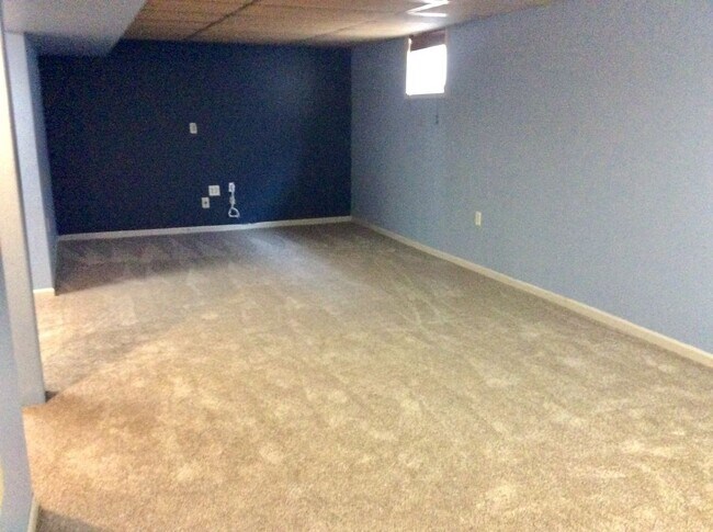 Building Photo - Single Family Home