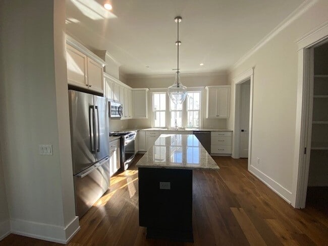 Building Photo - Welcome to our luxurious townhouse in the ...