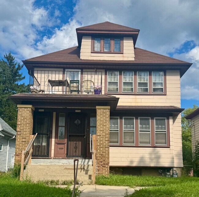 Building Photo - 3950 N 11th St