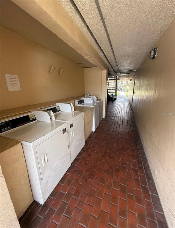 Building Photo - 7900 S Orange Blossom Trail