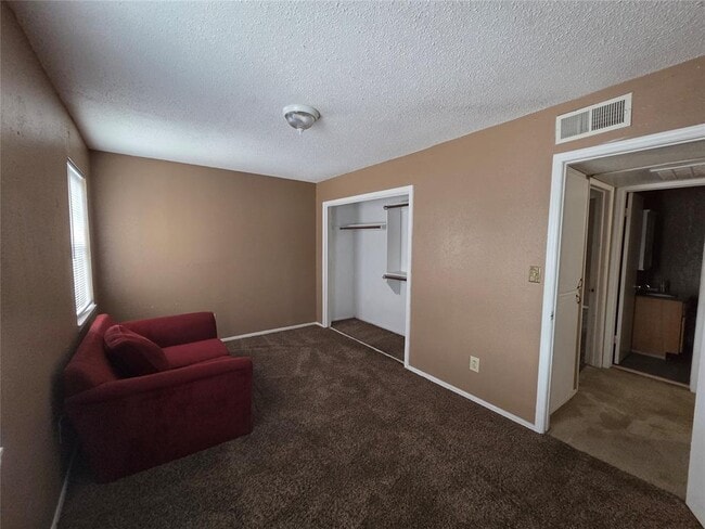 Building Photo - 401 SE 12th Ave