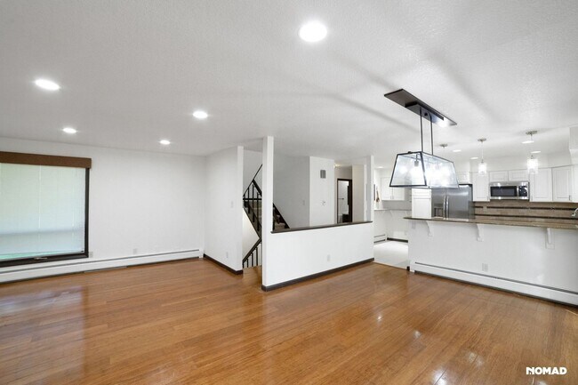 Building Photo - Spacious 4BR Condo in Evergreen