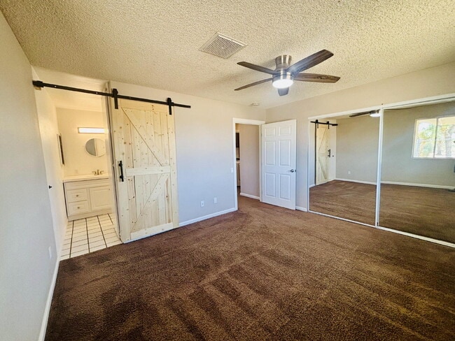Building Photo - Charming 3-Bedroom with 2 Full Baths on th...