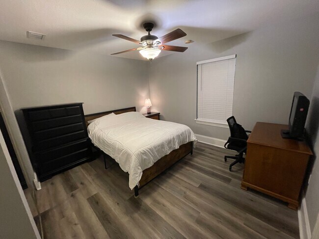 Building Photo - 502 Myers Park Ln